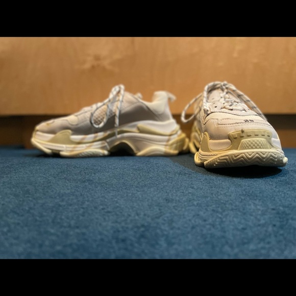 Balenciaga Triple S sneakers - Picture 4 of 16